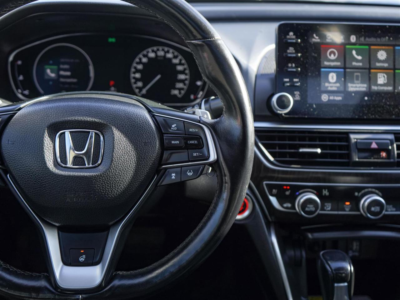 2018 Honda Accord TOURING | NO ACCIDENTS | NAV | LEATHER | SUNROOF Photo