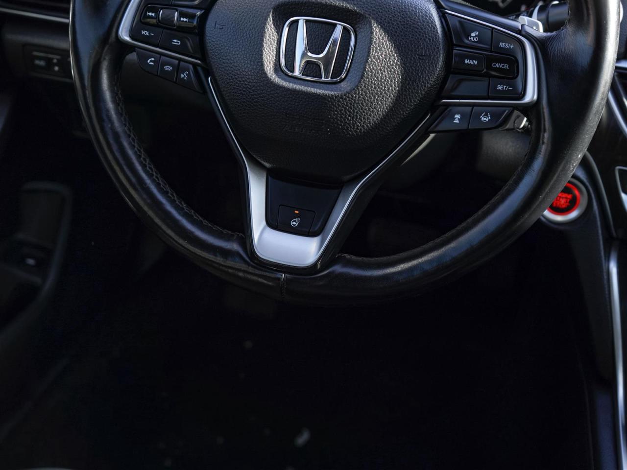 2018 Honda Accord TOURING | NO ACCIDENTS | NAV | LEATHER | SUNROOF Photo