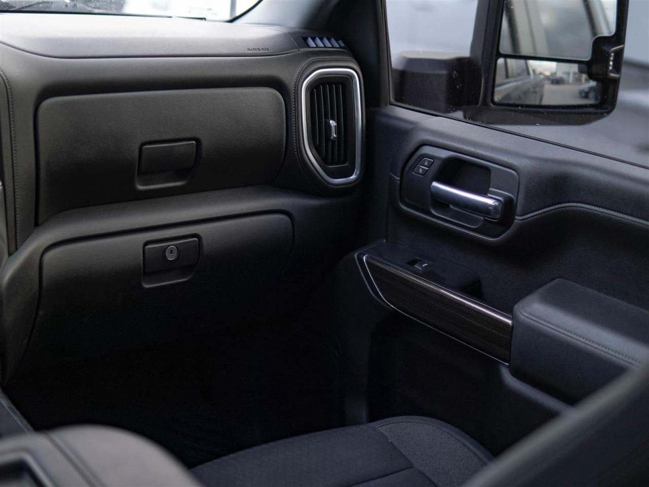 2022 Chevrolet Express 2500 HD LT CREW CAB | 4X4 | TOW PACKAGE | SUNROOF Photo