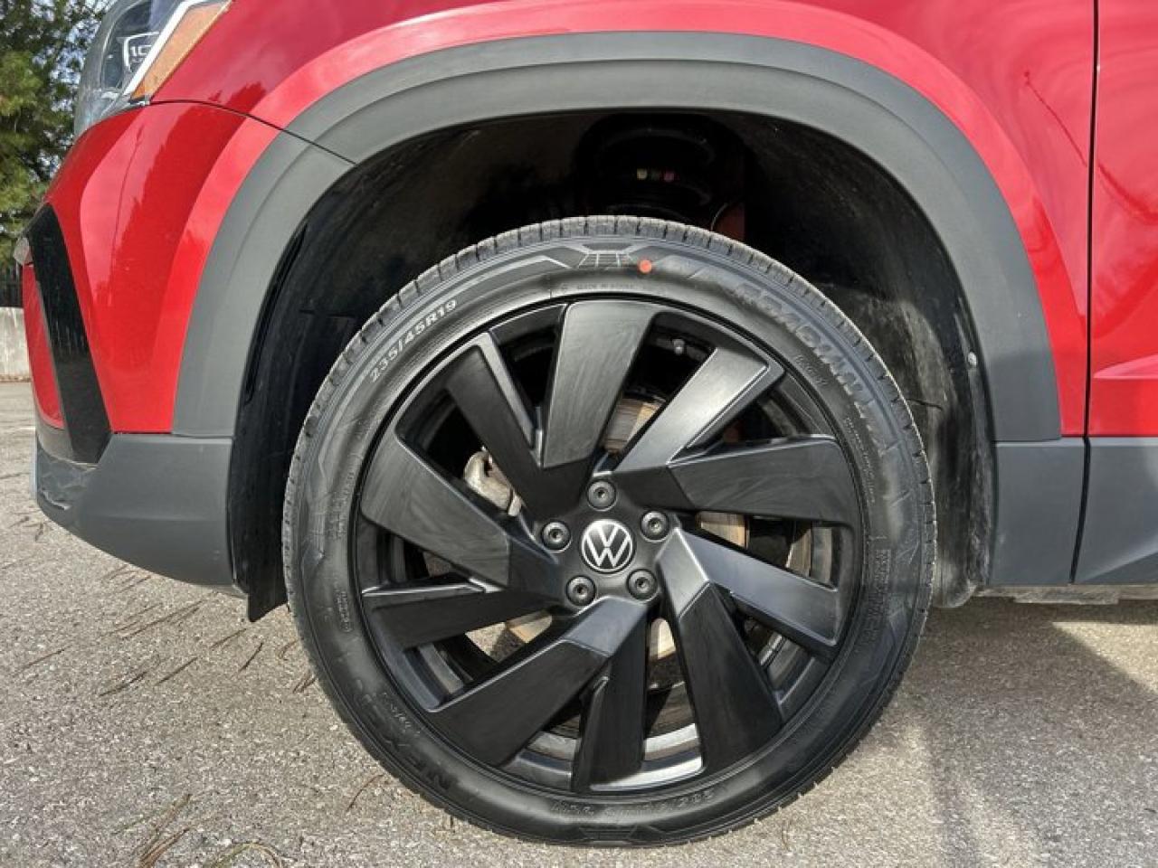 2023 Volkswagen Taos Highline 4MOTION Photo