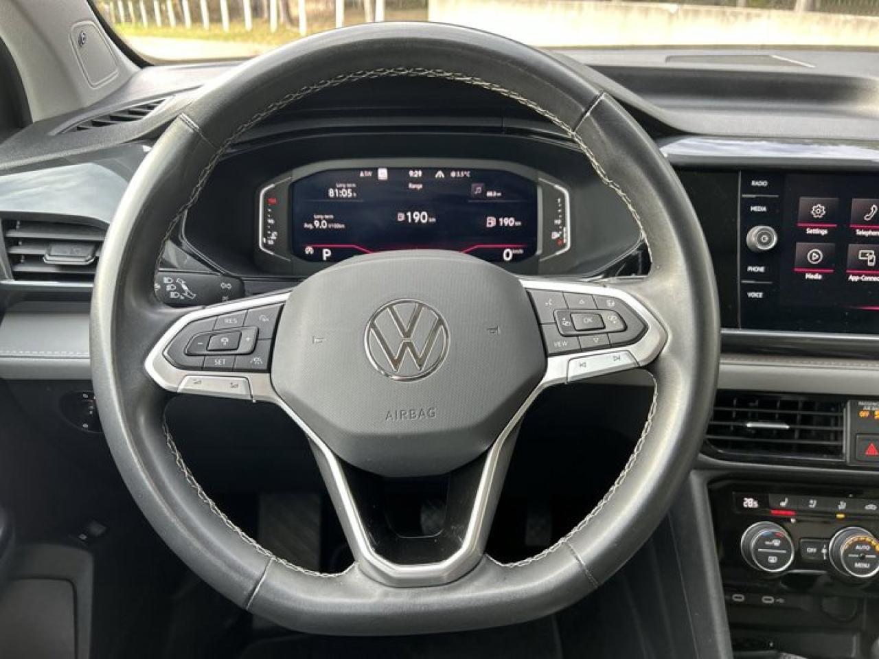 2023 Volkswagen Taos Highline 4MOTION Photo