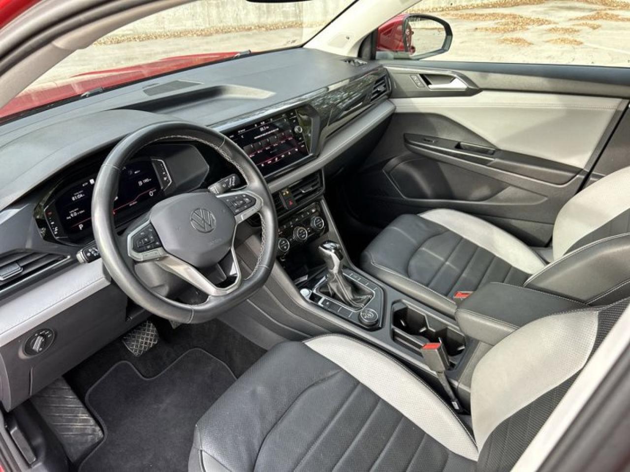 2023 Volkswagen Taos Highline 4MOTION Photo