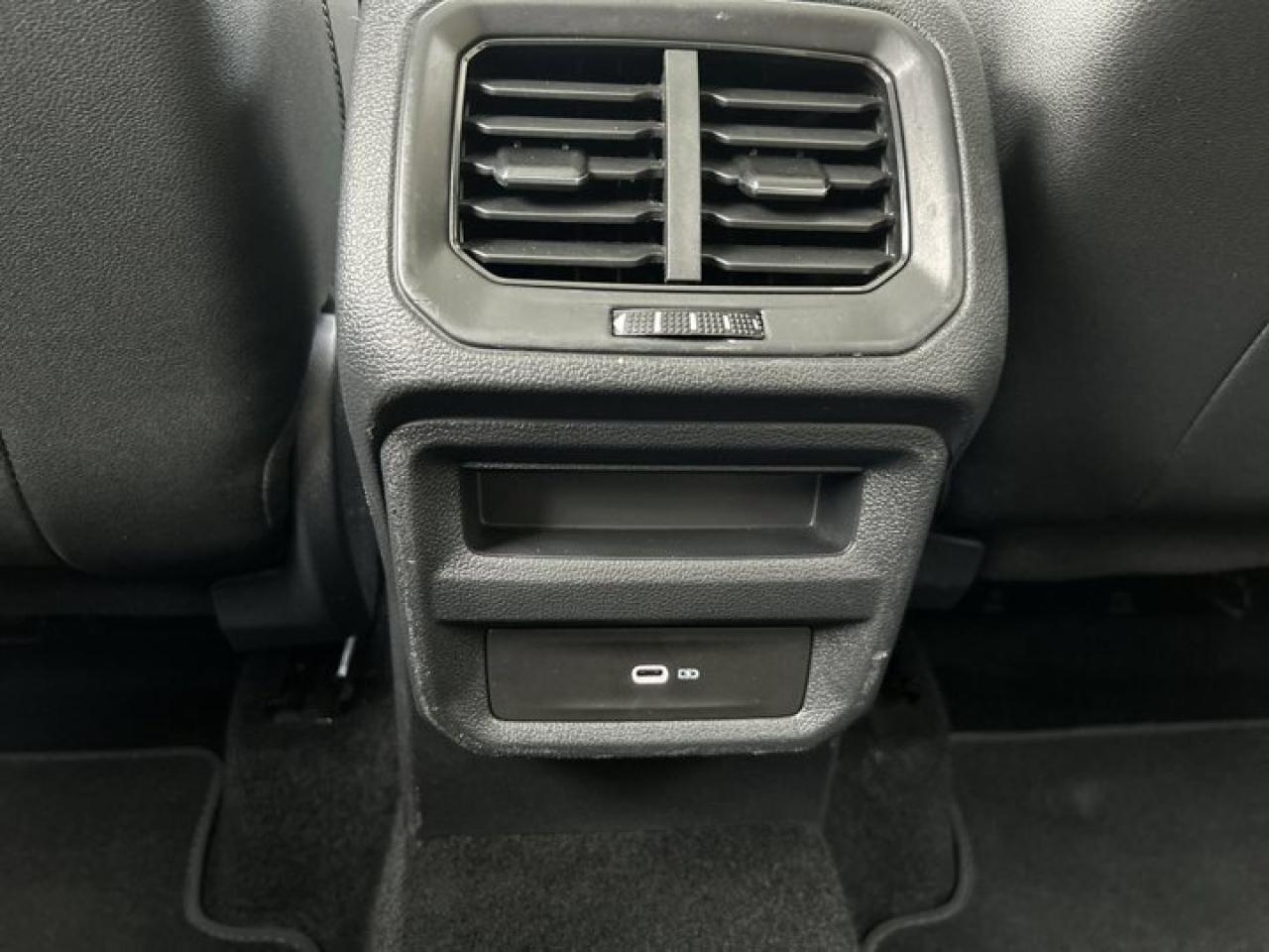 2023 Volkswagen Taos Highline 4MOTION Photo