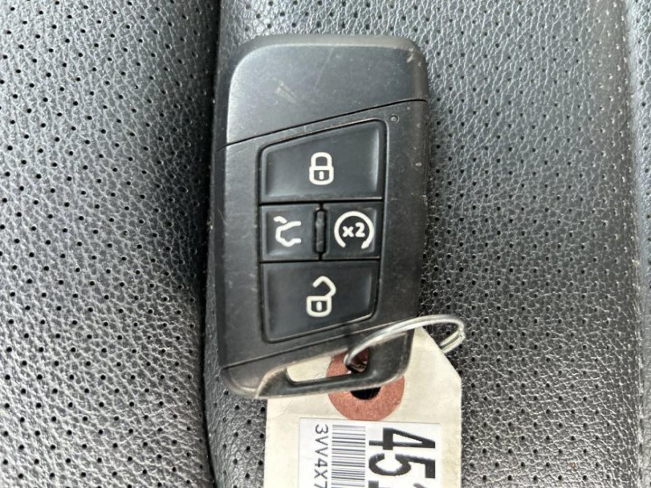 2023 Volkswagen Taos Highline 4MOTION Photo