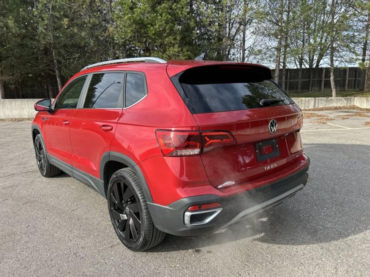 2023 Volkswagen Taos Highline 4MOTION Photo