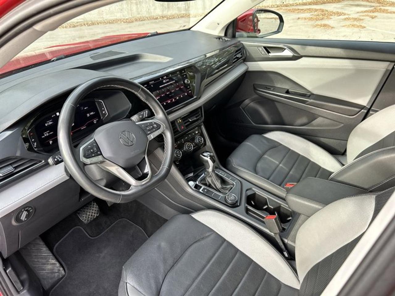 2023 Volkswagen Taos Highline Photo