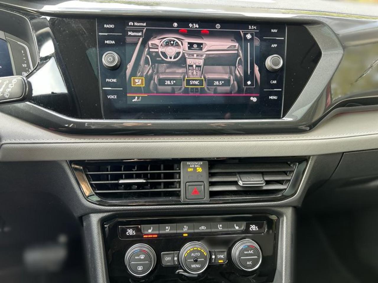 2023 Volkswagen Taos Highline Photo