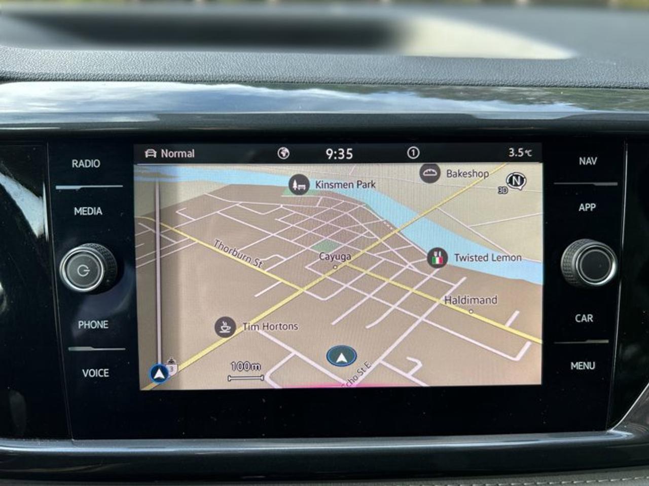 2023 Volkswagen Taos Highline Photo