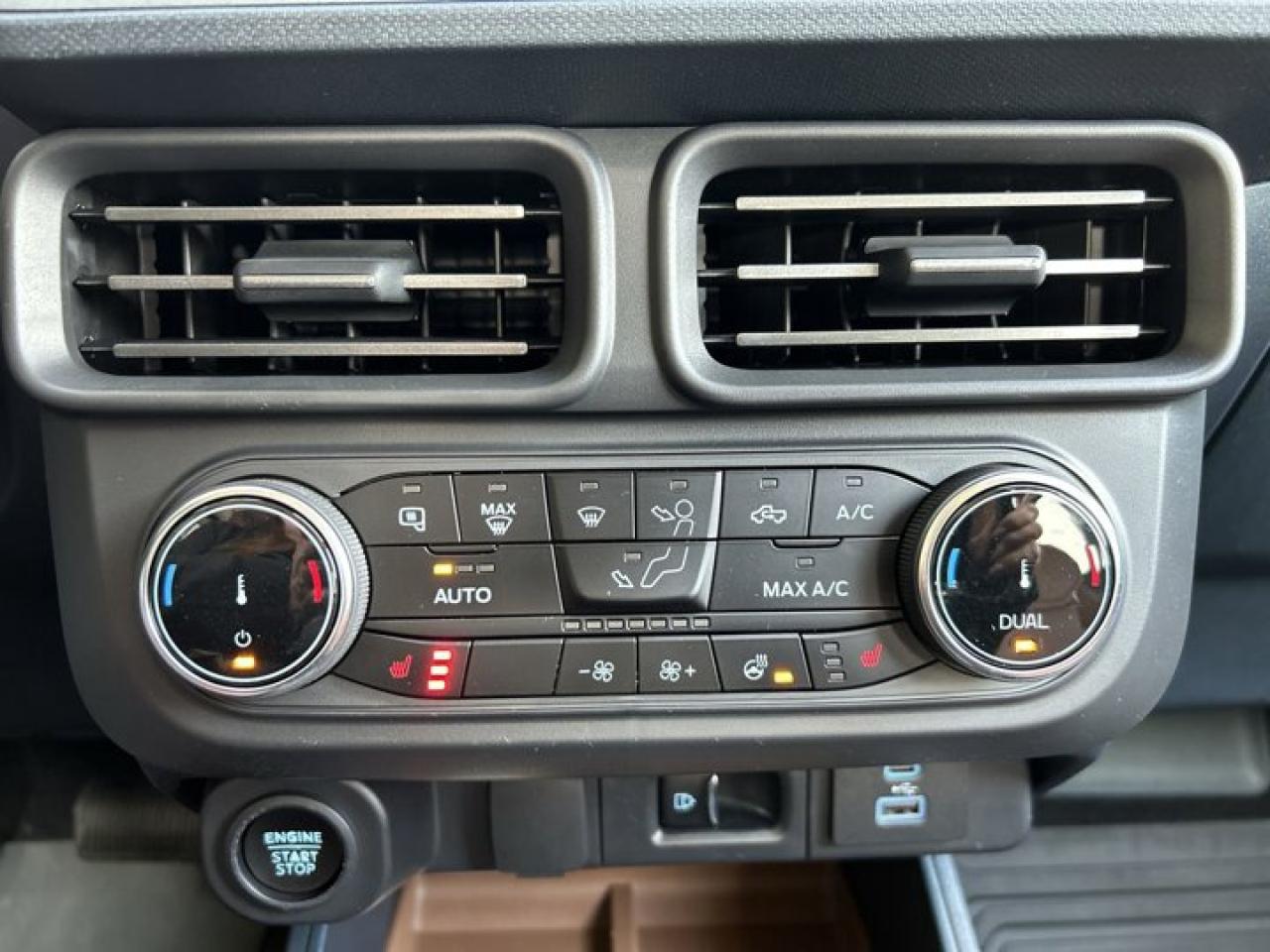 2023 Ford Maverick LARIAT AWD Crew | Remote Start | Leather Seats | Navigation Photo