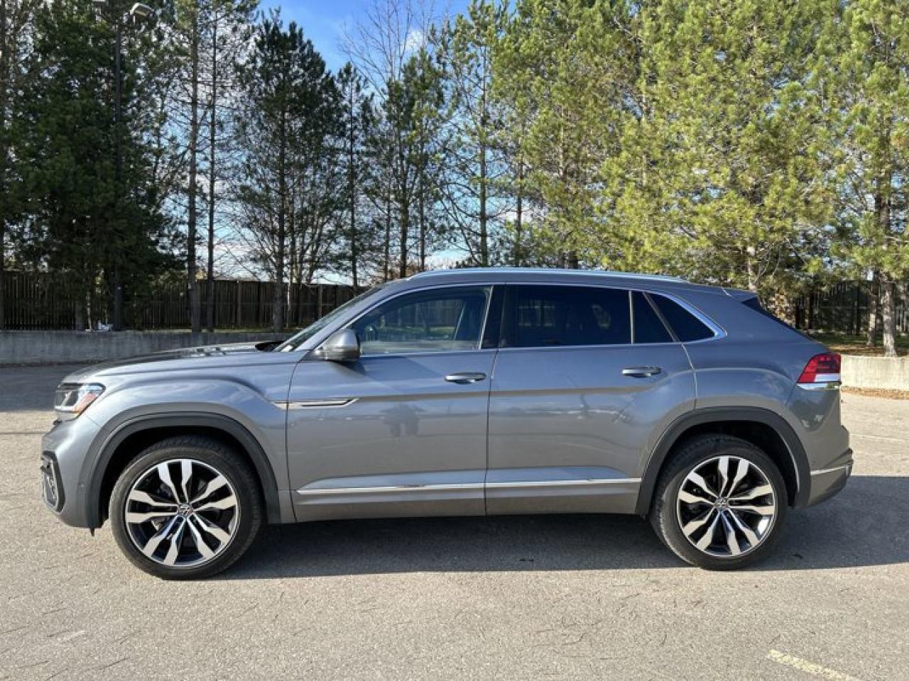 2023 Volkswagen Atlas Cross Sport Execline AWD | Leather Seats | AC Seats | Remote Start Photo