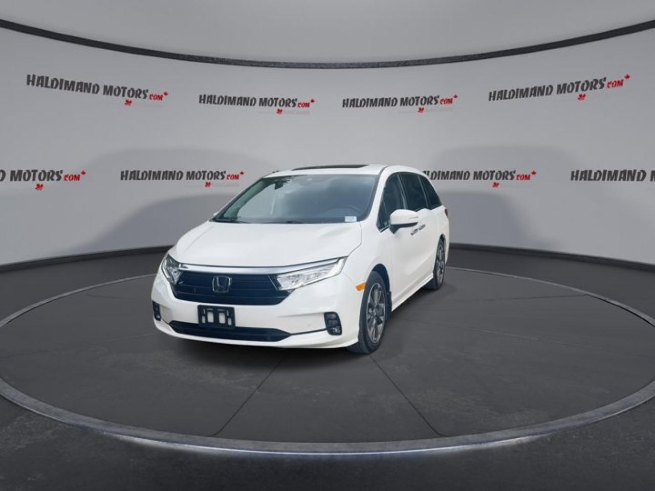 2024 Honda Odyssey Touring |  Sunroof | Leather Seats | Remote Start| AC Seats Photo2