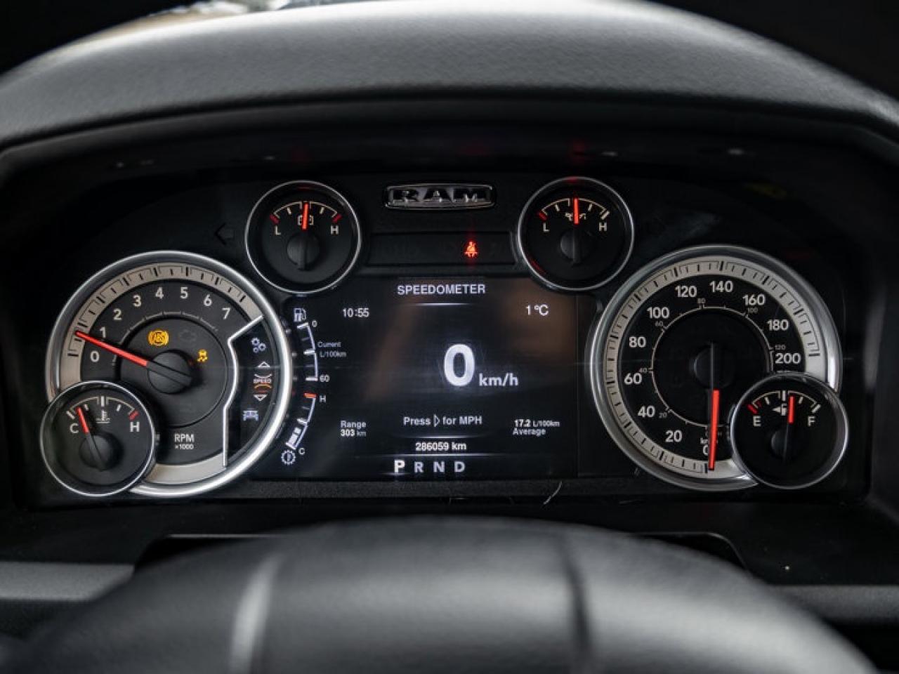 2014 RAM 1500 ST Photo3