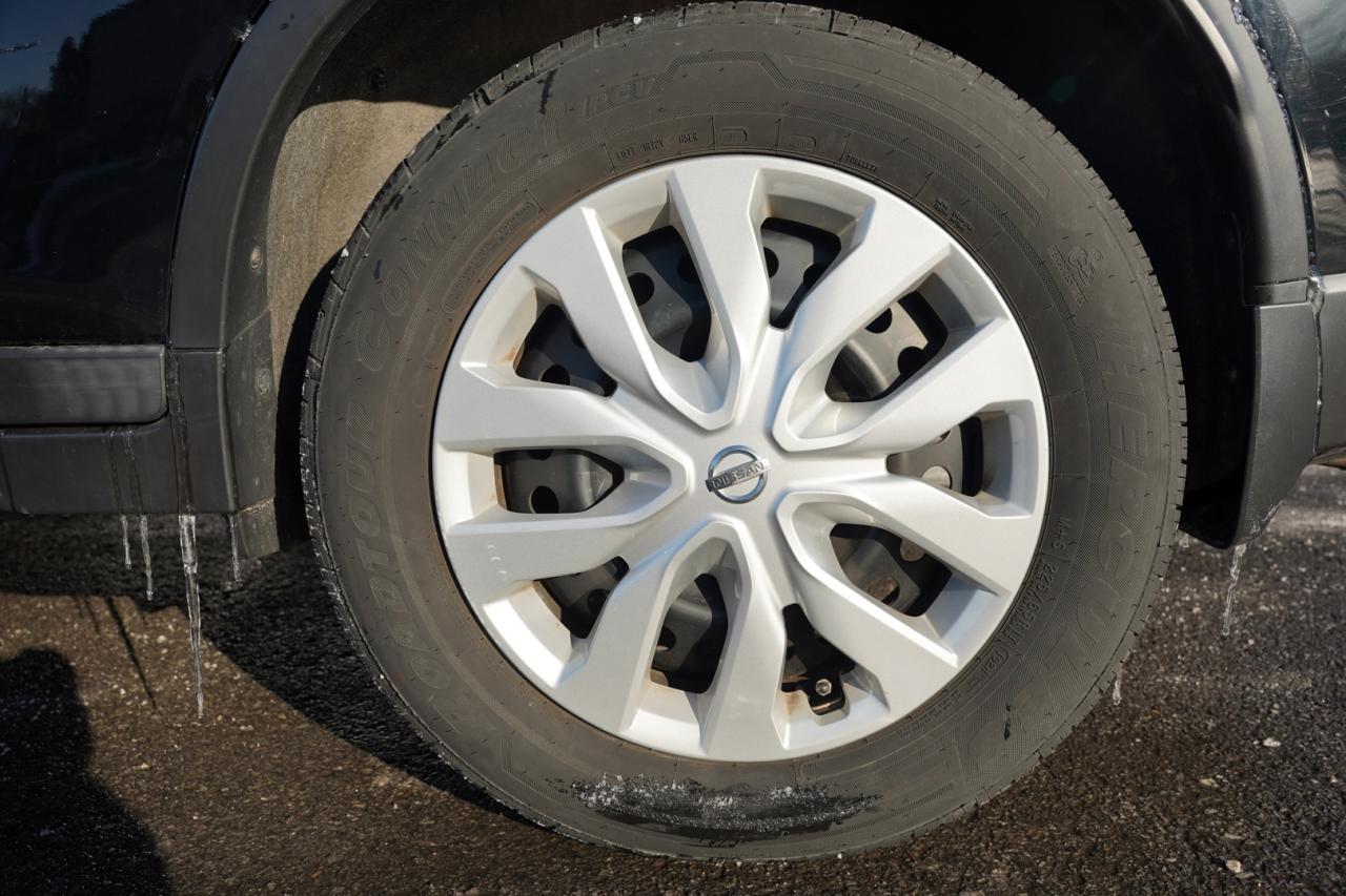 2015 Nissan Rogue S 2WD - Photo #8