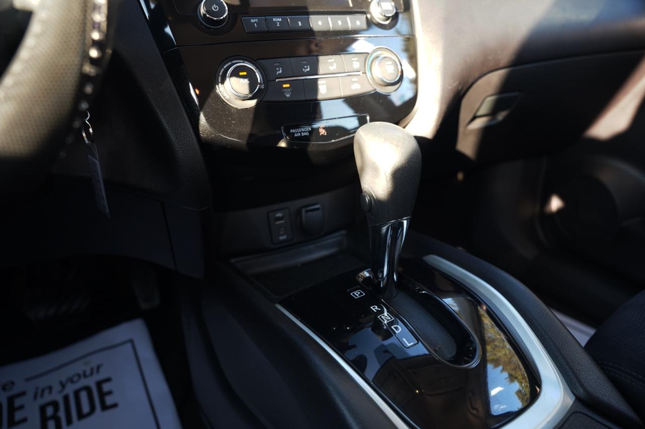 2015 Nissan Rogue S 2WD - Photo #11