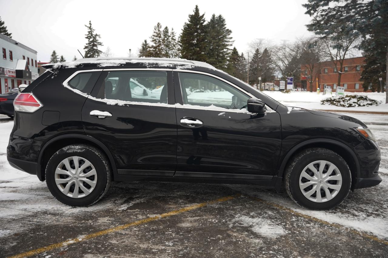 2015 Nissan Rogue S 2WD Photo3