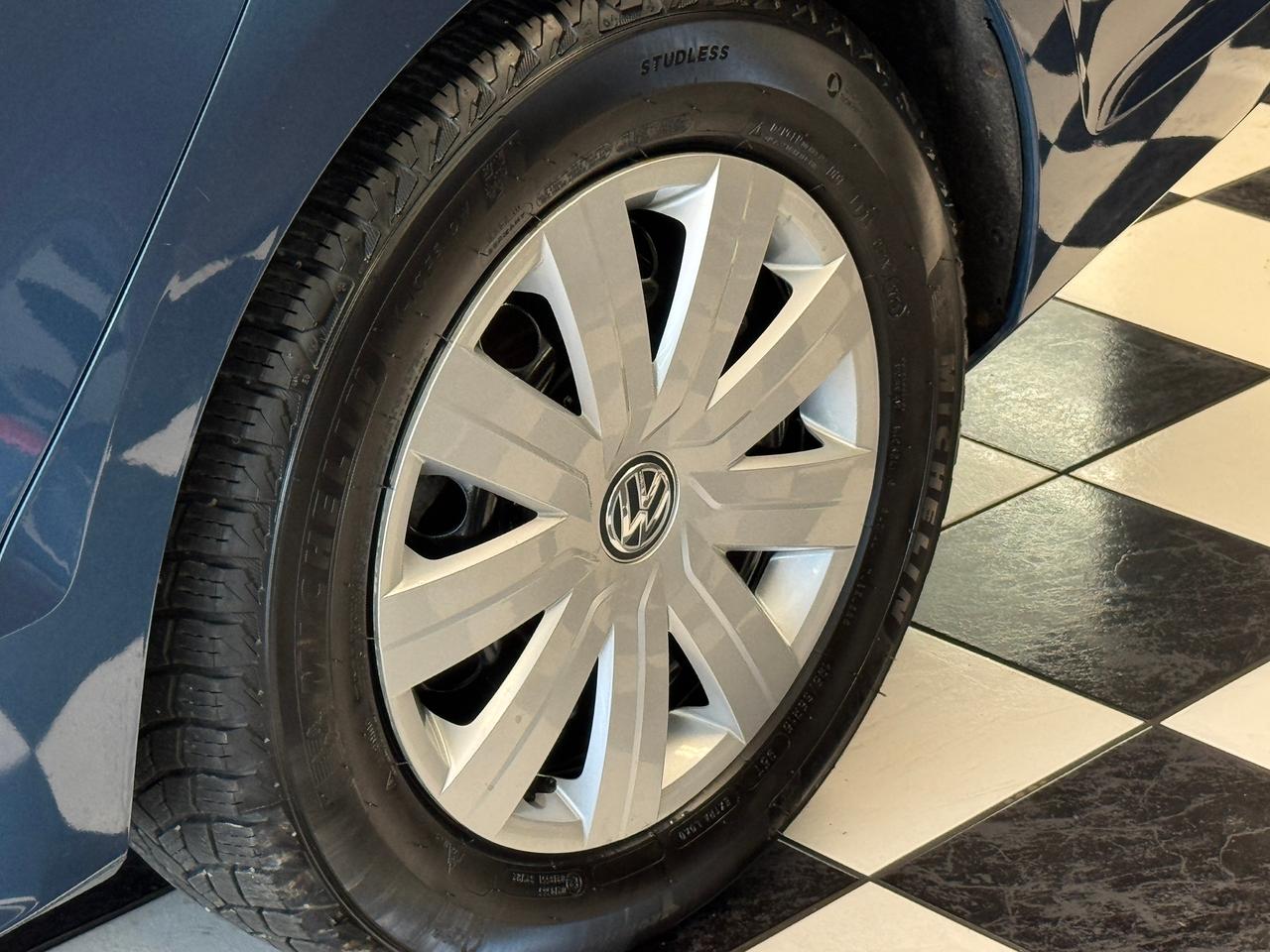 2017 Volkswagen Jetta Trendline+ApplePlay+Camera+Heated Seats+A/C Photo