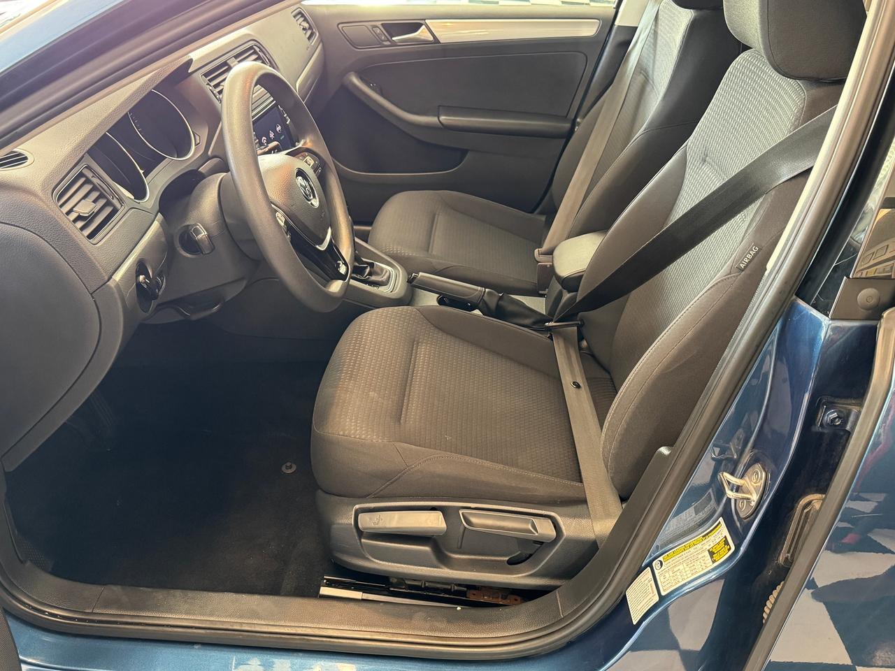 2017 Volkswagen Jetta Trendline+ApplePlay+Camera+Heated Seats+A/C Photo