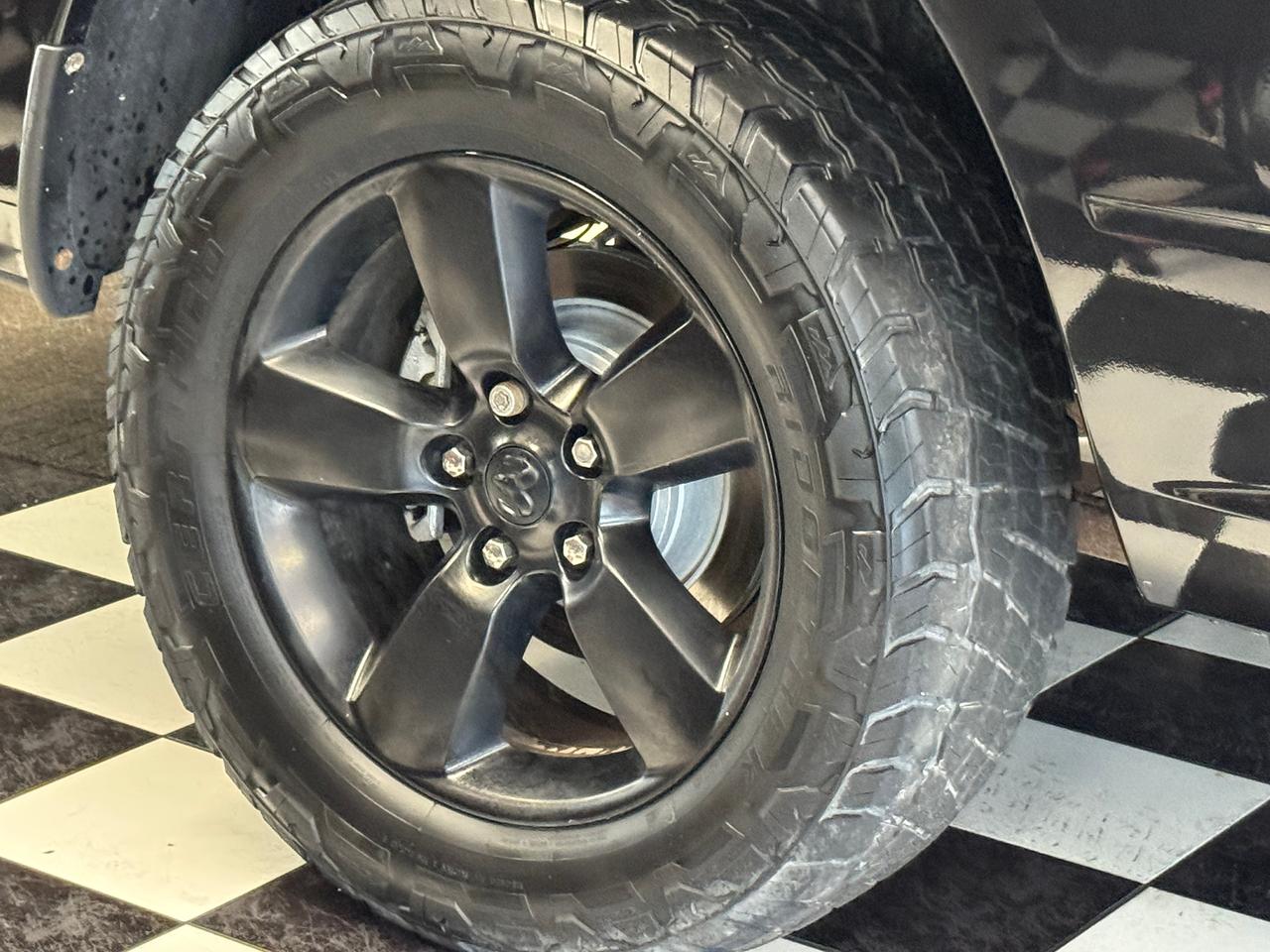 2016 RAM 1500 ST 5.7L V8 HEMI+New Tires+Brakes+Camera+Bluetooth Photo