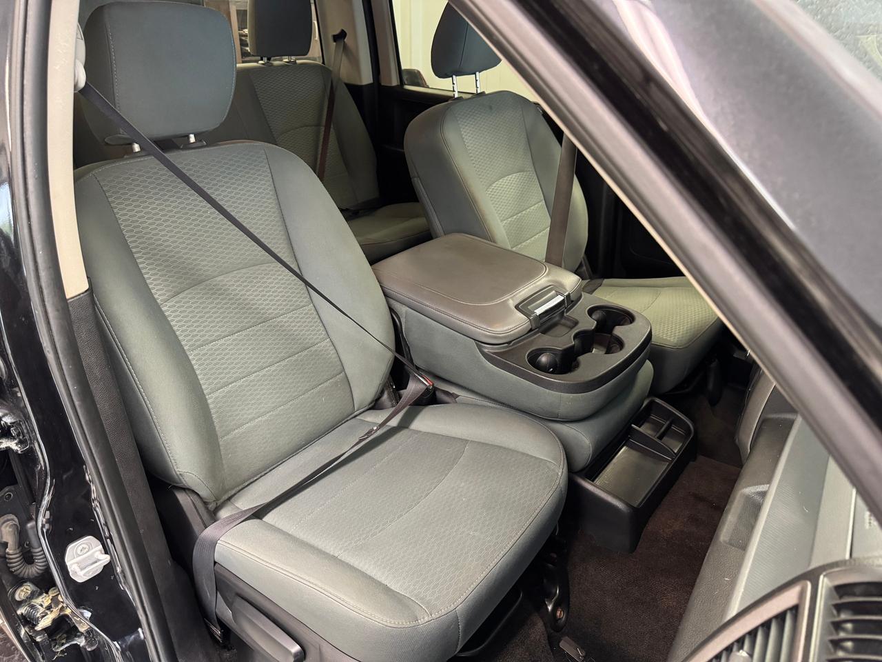 2016 RAM 1500 ST 5.7L V8 HEMI+New Tires+Brakes+Camera+Bluetooth Photo