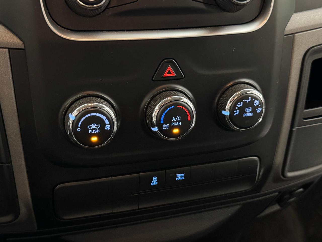 2016 RAM 1500 ST 5.7L V8 HEMI+New Tires+Brakes+Camera+Bluetooth Photo