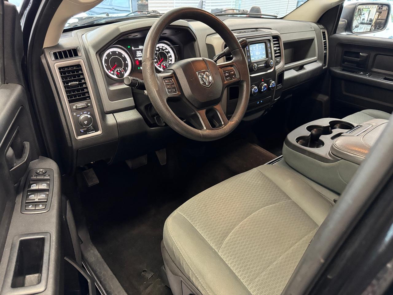 2016 RAM 1500 ST 5.7L V8 HEMI+New Tires+Brakes+Camera+Bluetooth Photo