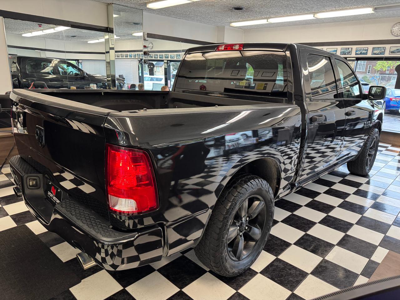2016 RAM 1500 ST 5.7L V8 HEMI+New Tires+Brakes+Camera+Bluetooth Photo