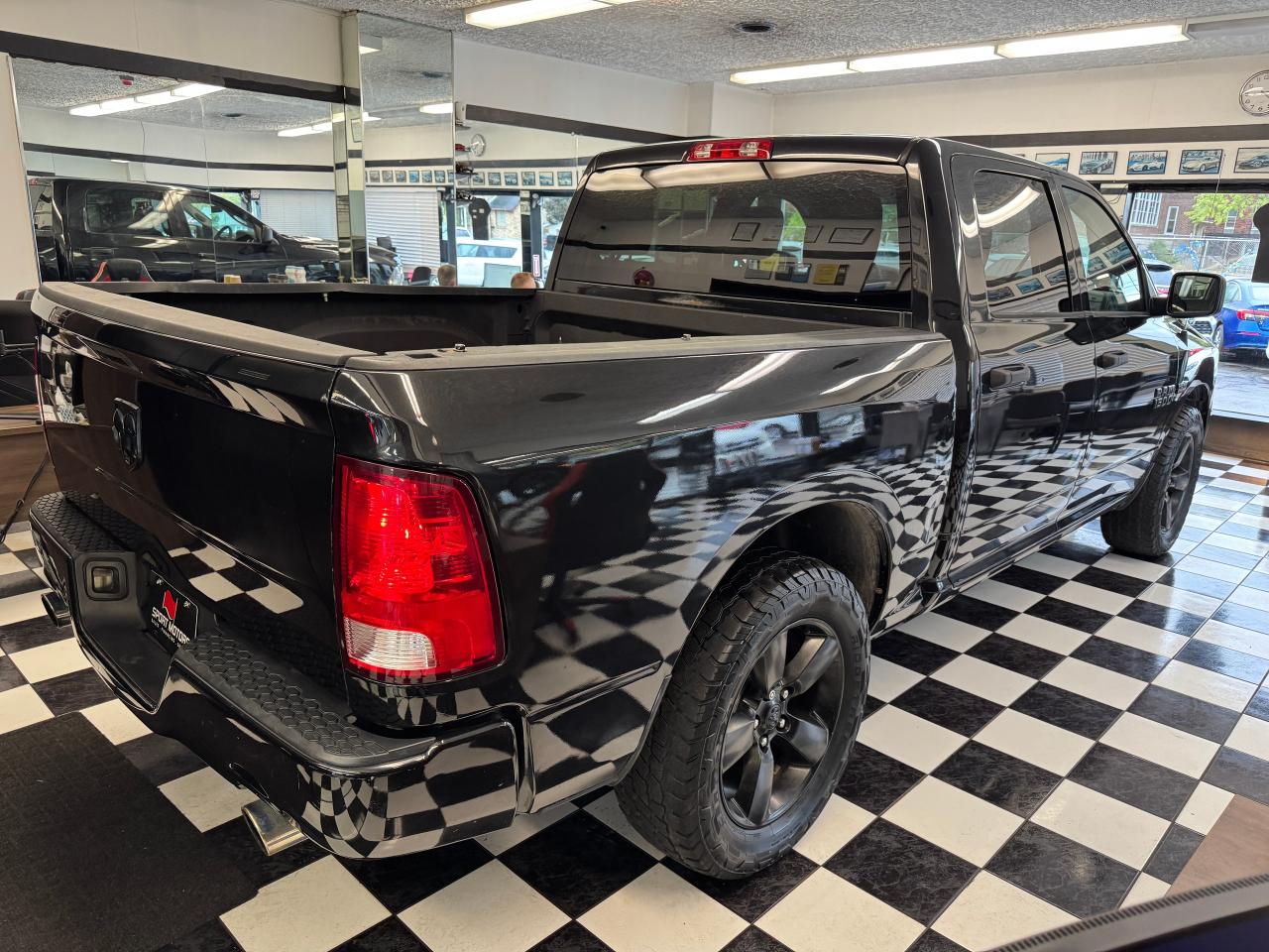 2016 RAM 1500 ST 5.7L V8 HEMI+New Tires+Brakes+Camera+Bluetooth Photo4