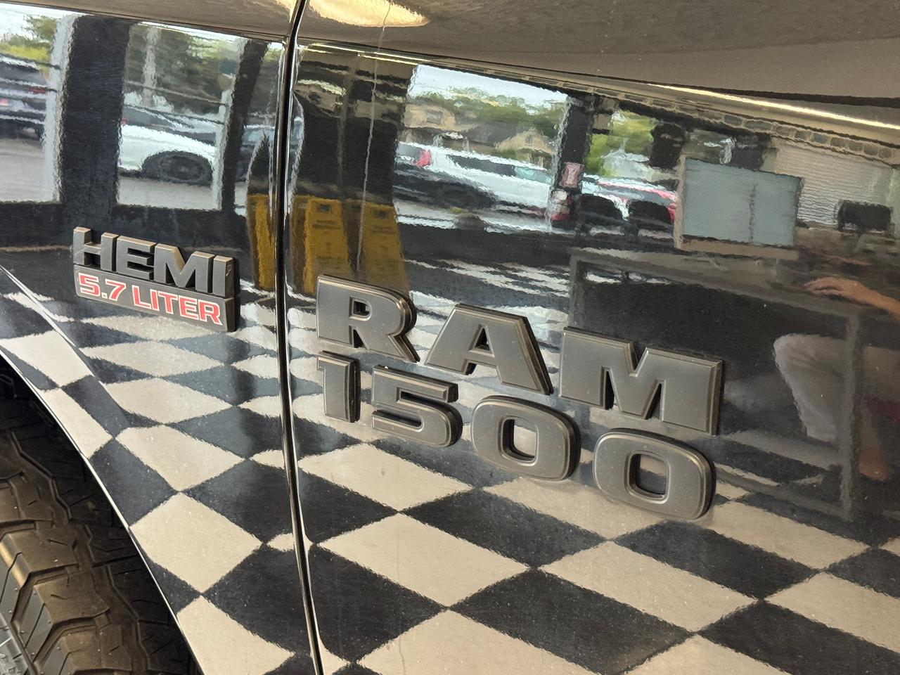 2016 RAM 1500 ST 5.7L V8 HEMI+New Tires+Brakes+Camera+Bluetooth Photo