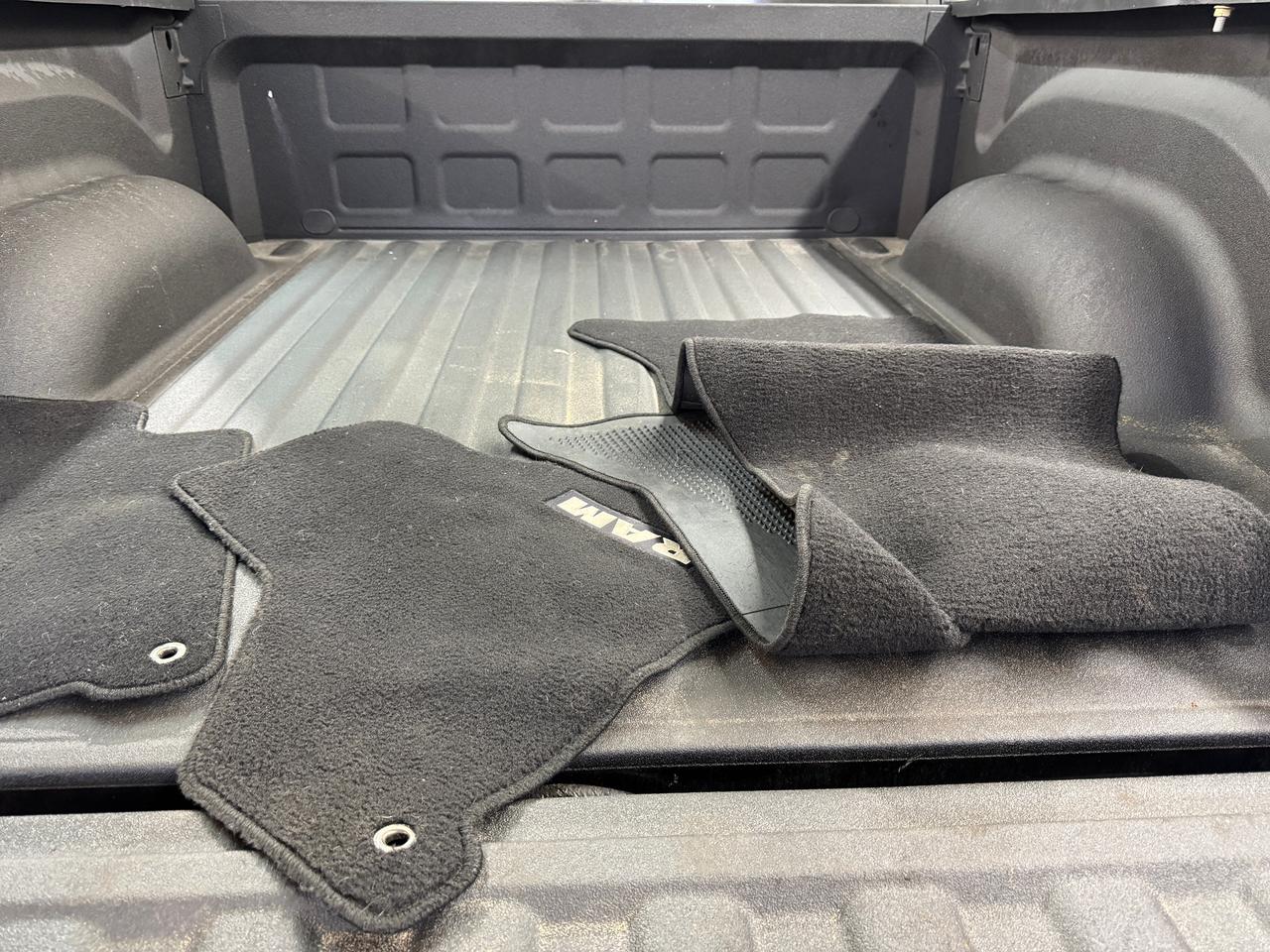 2016 RAM 1500 ST 5.7L V8 HEMI+New Tires+Brakes+Camera+Bluetooth Photo