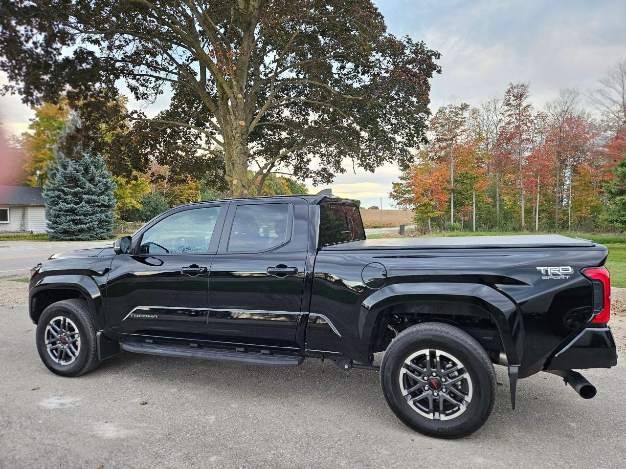 2024 Toyota Tacoma 4x4 Double Cab Auto TRD SPORT  PREMIUM Photo3
