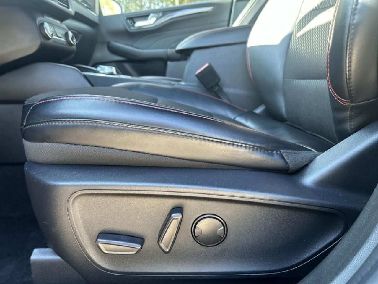 2025 Ford Escape ST-Line AWD | Remote Start | Leather Seats | Heated Seats Photo