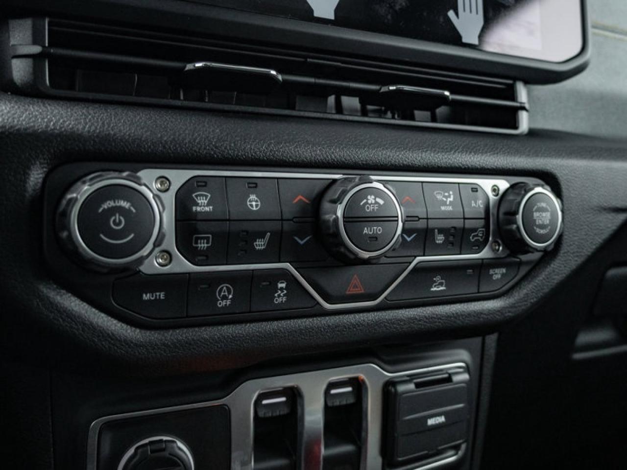 2026 Jeep Wrangler Sport S Photo