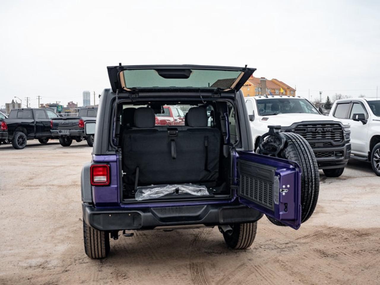 2026 Jeep Wrangler Sport S Photo