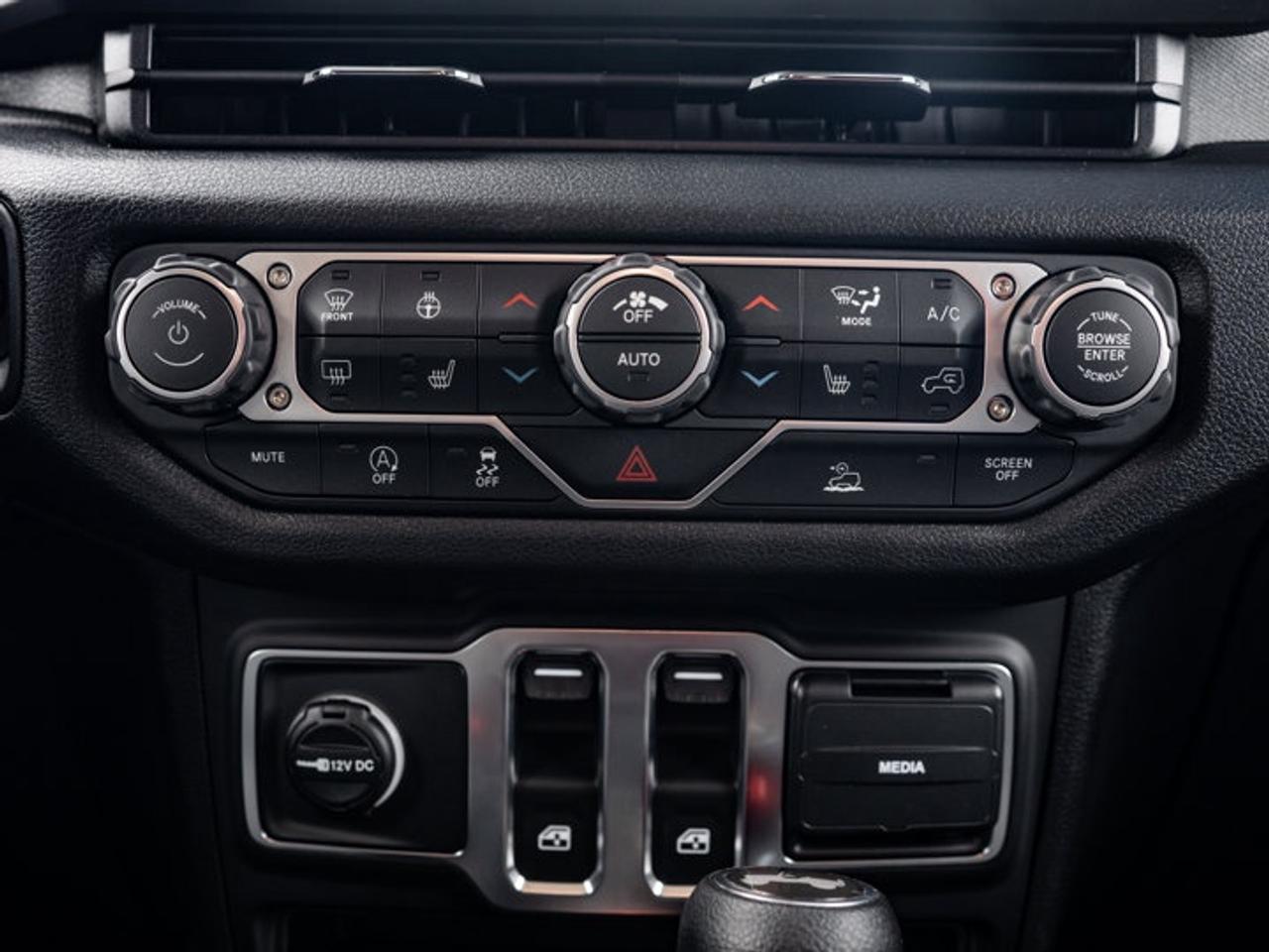 2026 Jeep Wrangler Sport S Photo