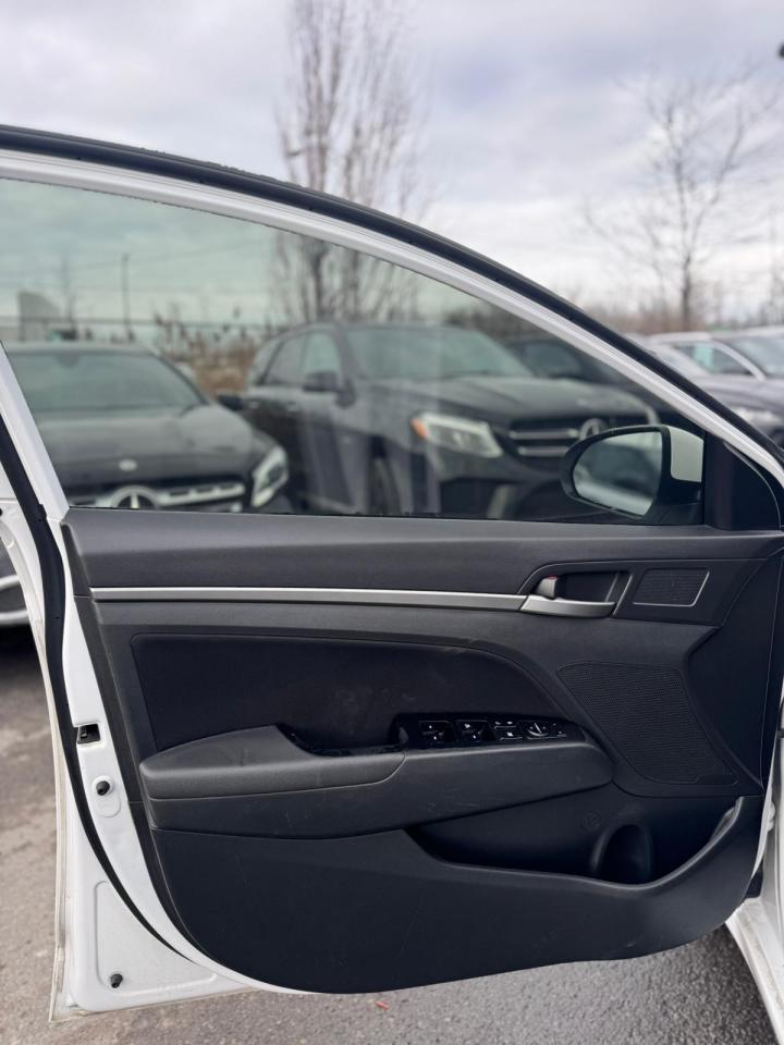 2017 Hyundai Elantra GLS - Photo #13