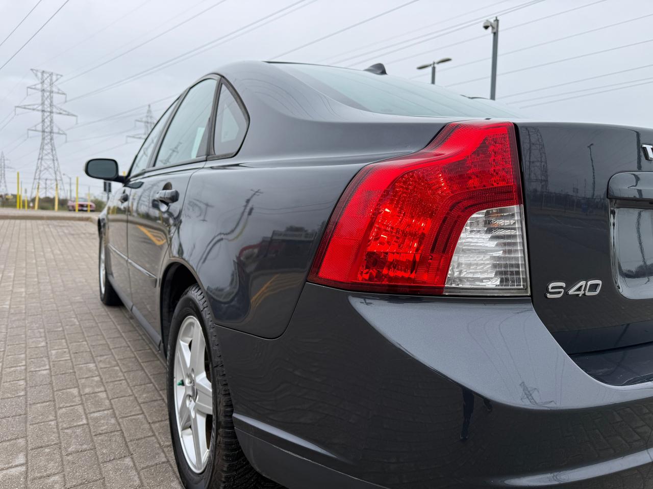 2010 Volvo S40 Premium - Photo #9