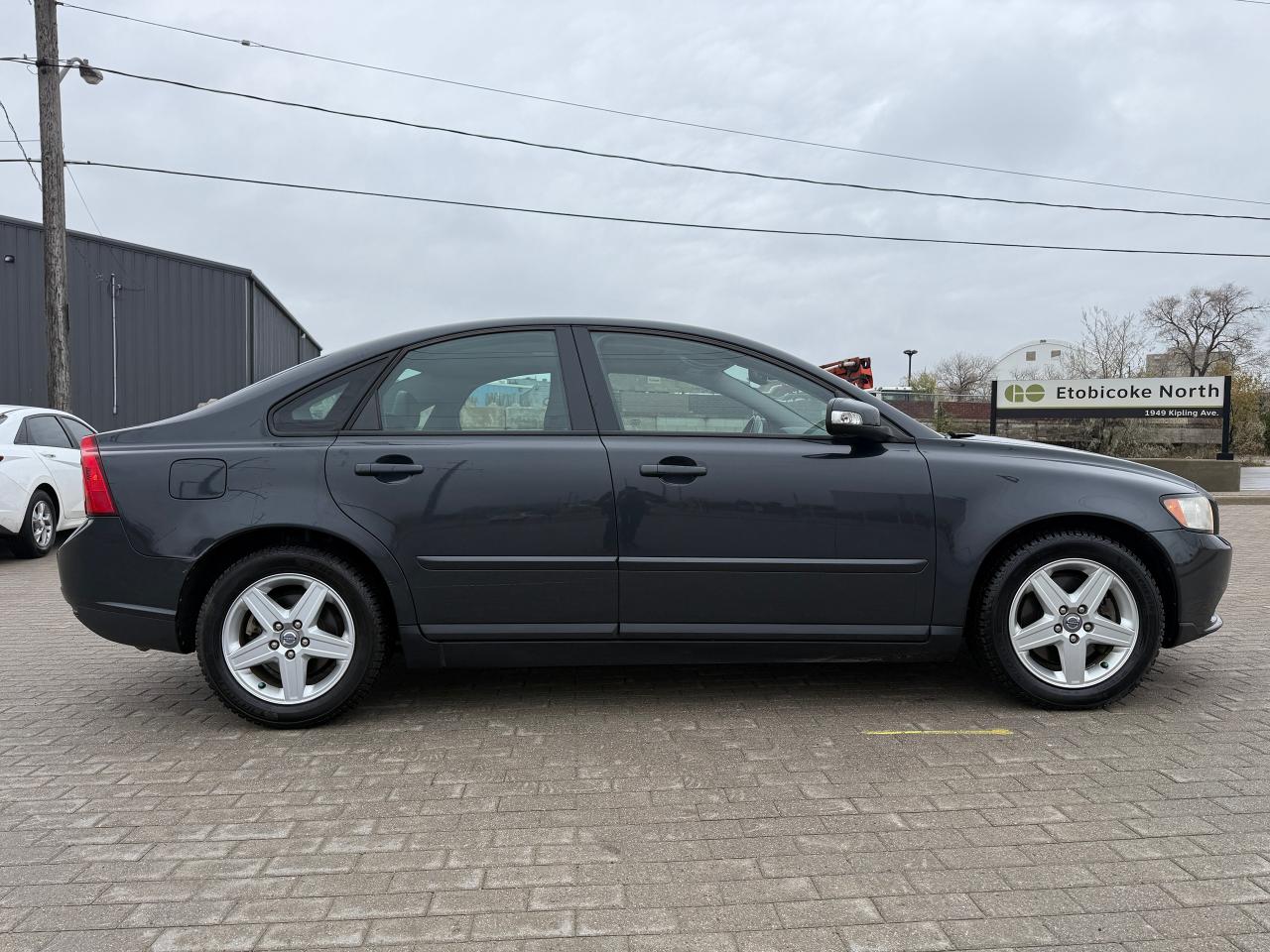 2010 Volvo S40 Premium - Photo #5