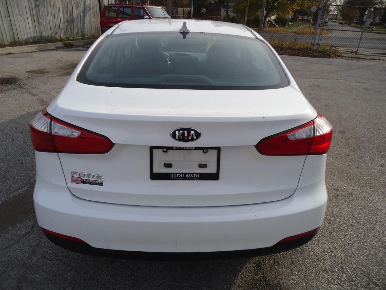 2016 Kia Forte 4dr Sdn Auto LX Photo3
