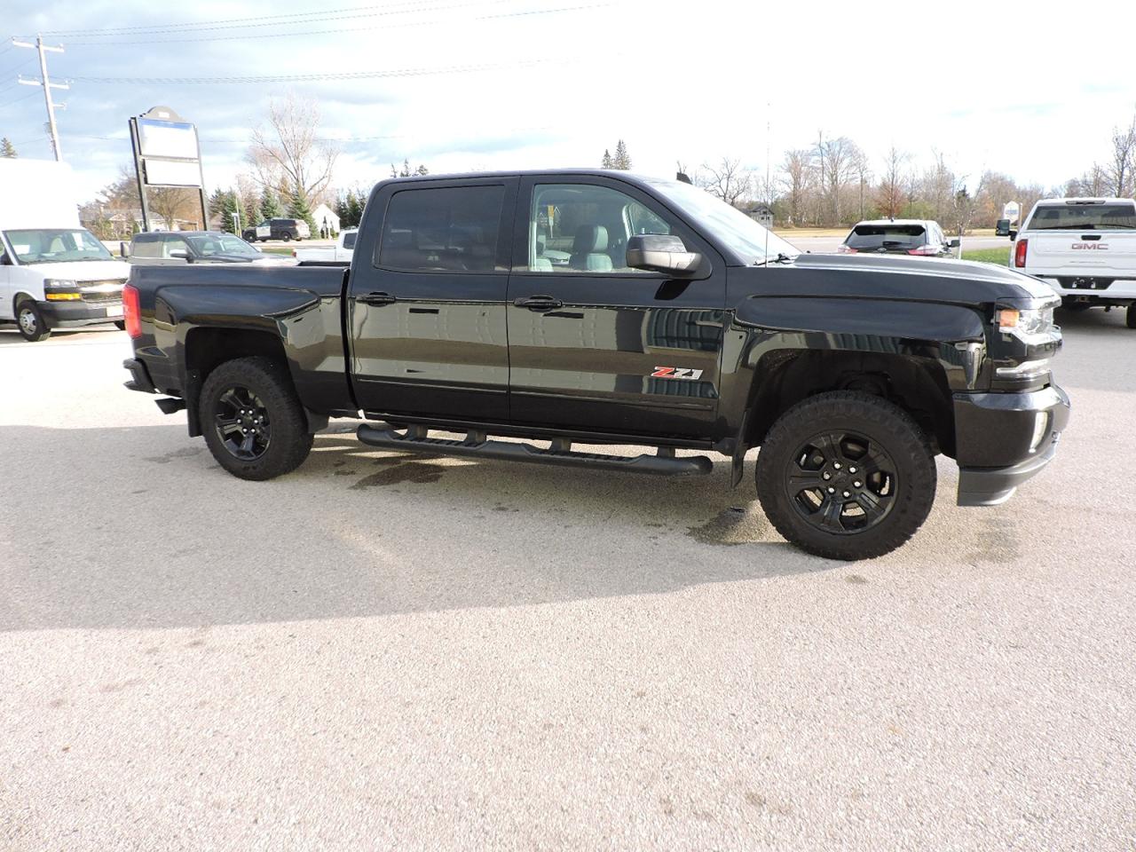 2018 Chevrolet Silverado 1500 LTZ 5.3L 4X4 Sunroof Leather  New Brakes 114000 KM Photo2