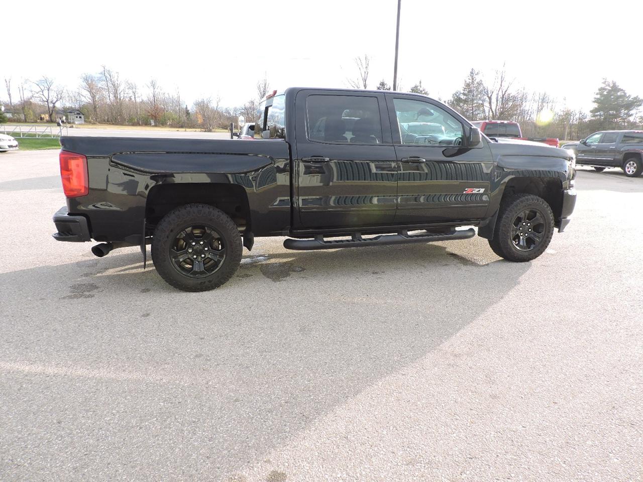 2018 Chevrolet Silverado 1500 LTZ 5.3L 4X4 Sunroof Leather  New Brakes 114000 KM Photo4