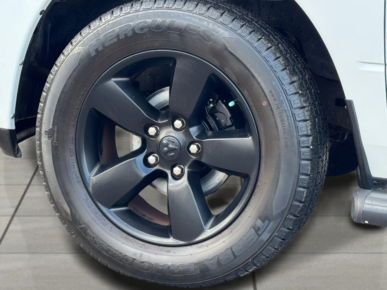 2019 RAM 1500 Classic Express 4x4 Quad 3.6L V6+ApplePlay+CLEAN CARFAX Photo45