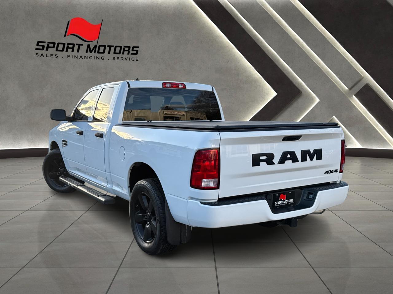 2019 RAM 1500 Classic Express 4x4 Quad 3.6L V6+ApplePlay+CLEAN CARFAX Photo16