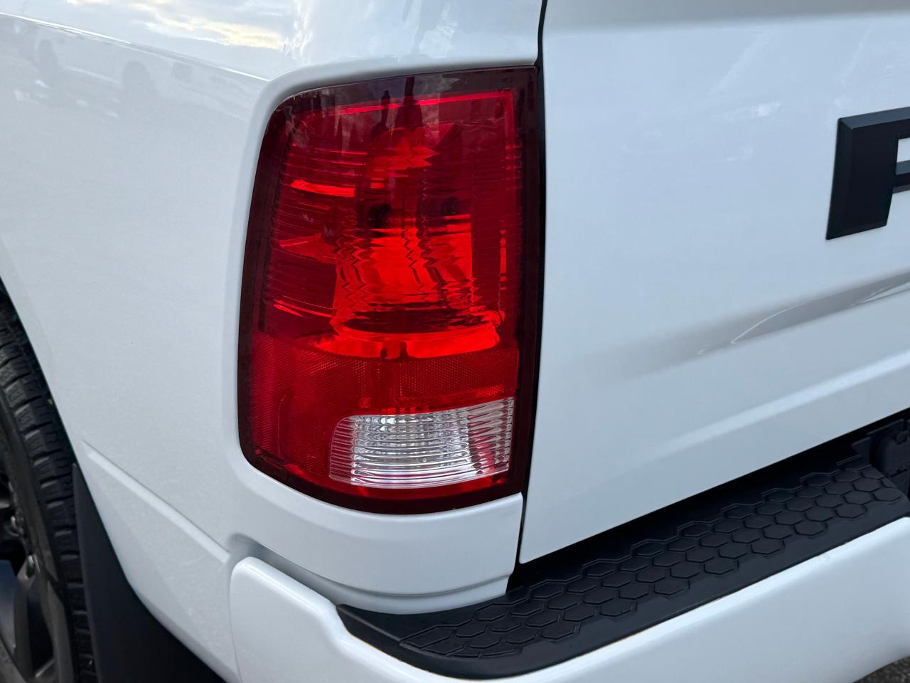 2019 RAM 1500 Classic Express 4x4 Quad 3.6L V6+ApplePlay+CLEAN CARFAX Photo109