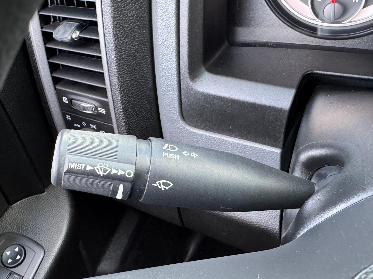 2019 RAM 1500 Classic Express 4x4 Quad 3.6L V6+ApplePlay+CLEAN CARFAX Photo99