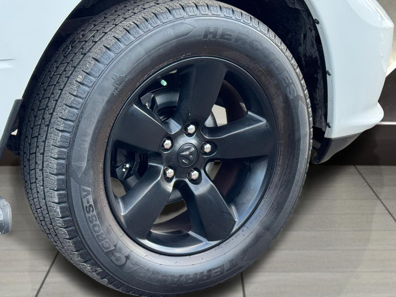 2019 RAM 1500 Classic Express 4x4 Quad 3.6L V6+ApplePlay+CLEAN CARFAX Photo104