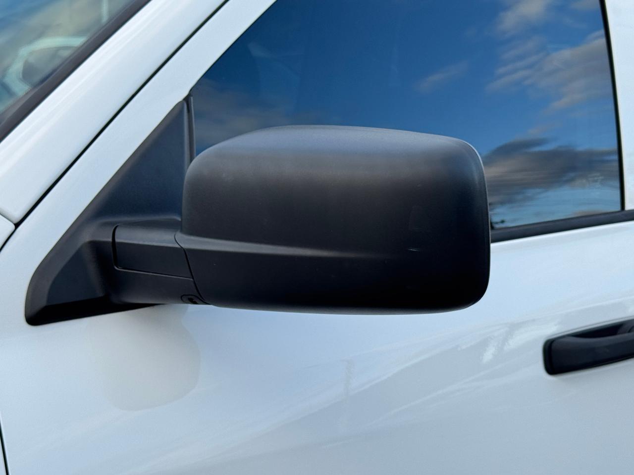 2019 RAM 1500 Classic Express 4x4 Quad 3.6L V6+ApplePlay+CLEAN CARFAX Photo49