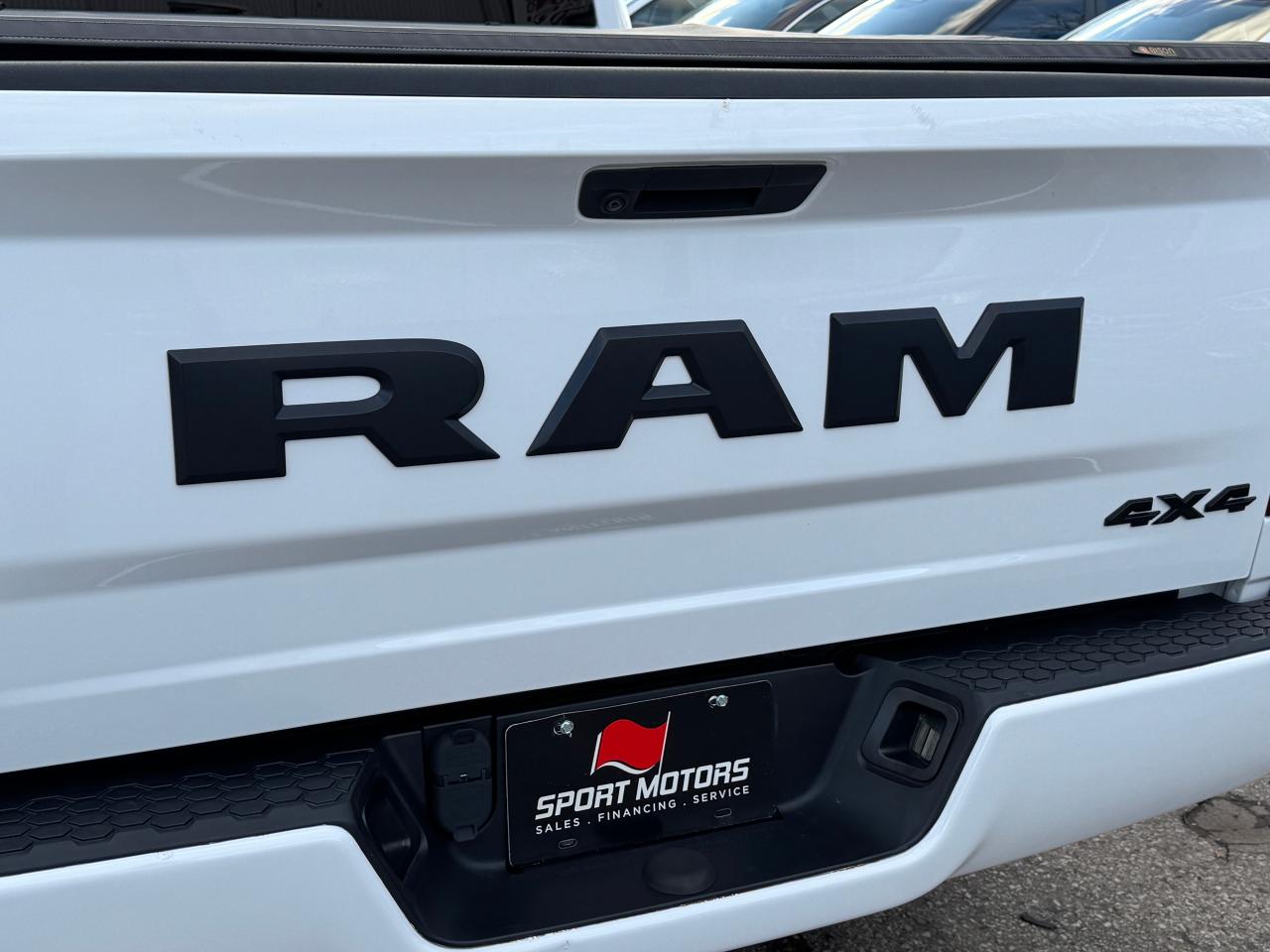 2019 RAM 1500 Classic Express 4x4 Quad 3.6L V6+ApplePlay+CLEAN CARFAX Photo110