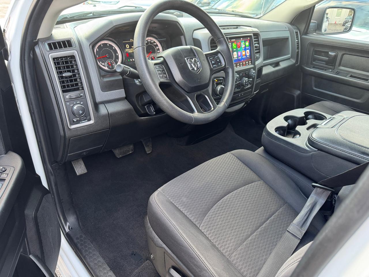 2019 RAM 1500 Classic Express 4x4 Quad 3.6L V6+ApplePlay+CLEAN CARFAX Photo18