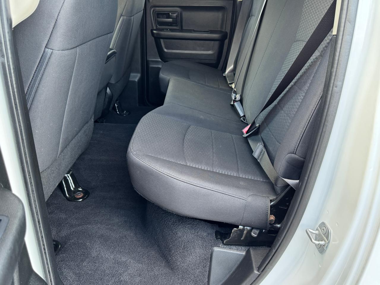 2019 RAM 1500 Classic Express 4x4 Quad 3.6L V6+ApplePlay+CLEAN CARFAX Photo80