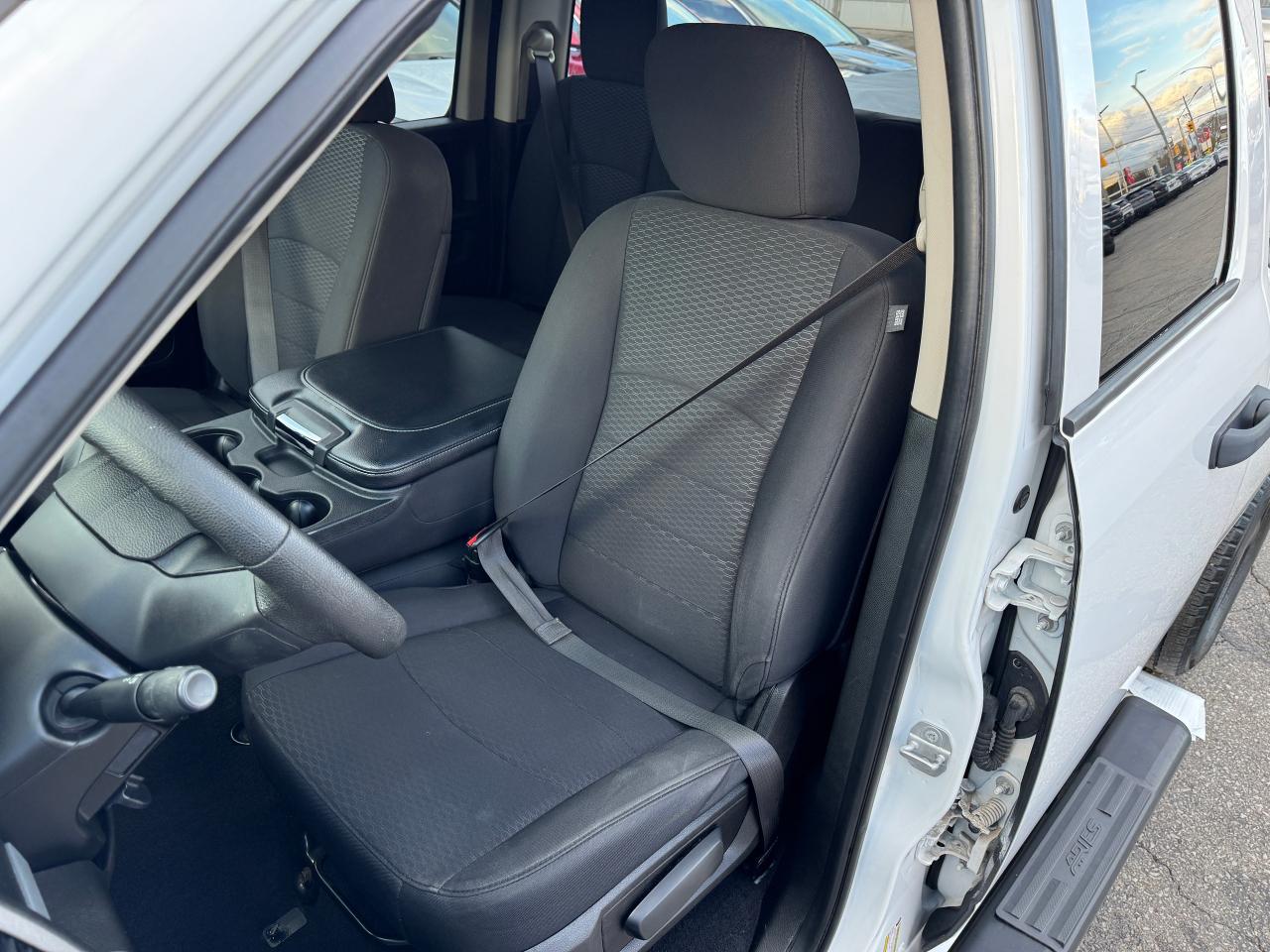 2019 RAM 1500 Classic Express 4x4 Quad 3.6L V6+ApplePlay+CLEAN CARFAX Photo76